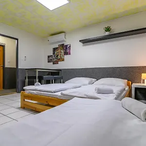 hostel-seven-prague.praguehotelsweb.com/